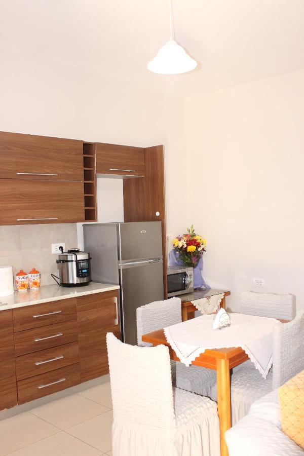 Leva'S Apartments Саранде Екстериор снимка